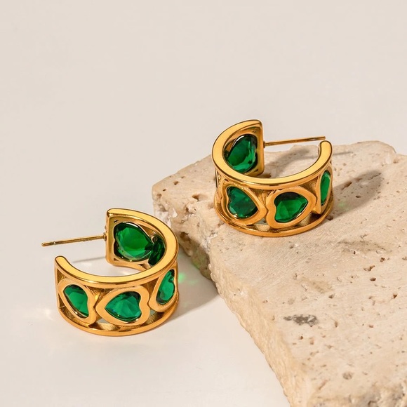 18K Gold Chunky Hoop Earrings*Heart Earrings*Nostalgic Earrings*Vintage - Picture 1 of 8